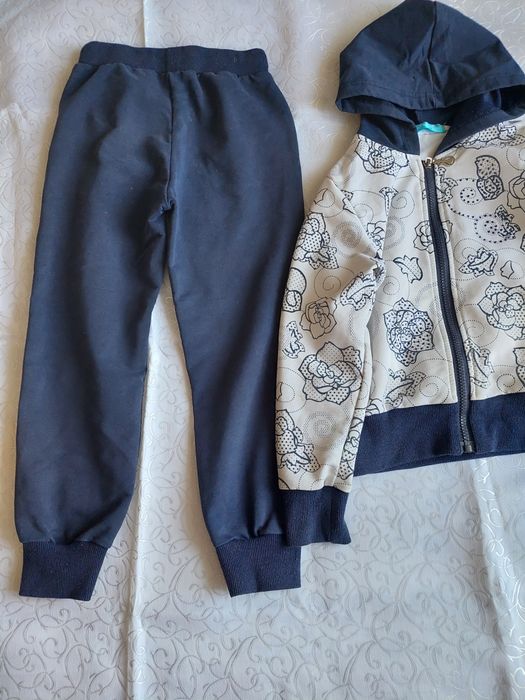 Спортивный костюм на девочку