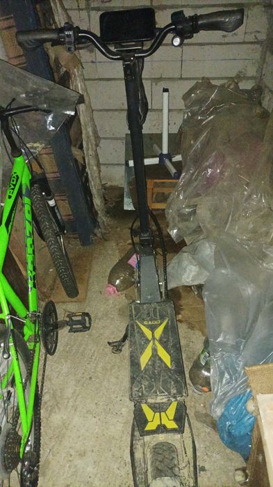 Bicicleta, trotineta pompa apa și fai cu masa de fier