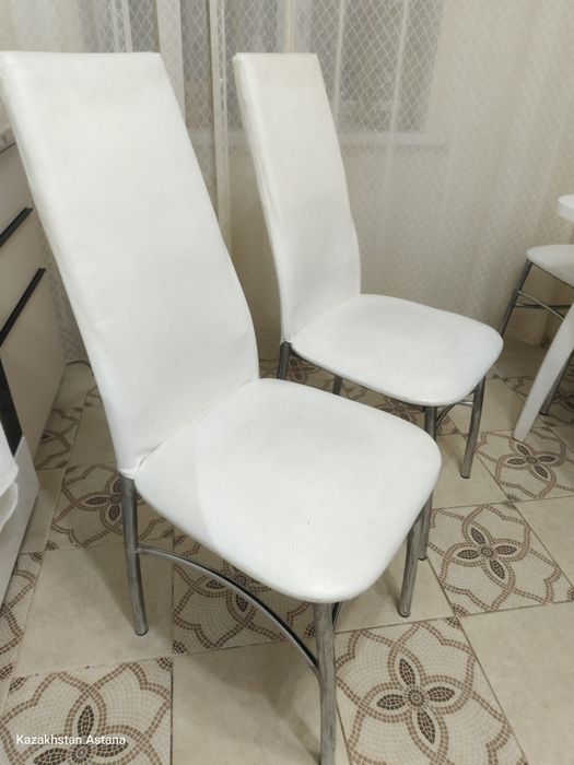 Стол кухонный со стульями