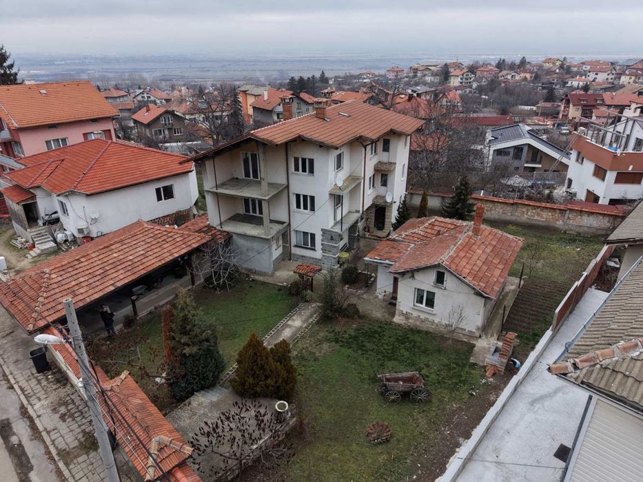 Продава се Къща в с. Лозен, Област София-град - 482 кв.м за 635 €/кв.м - Снимка #1