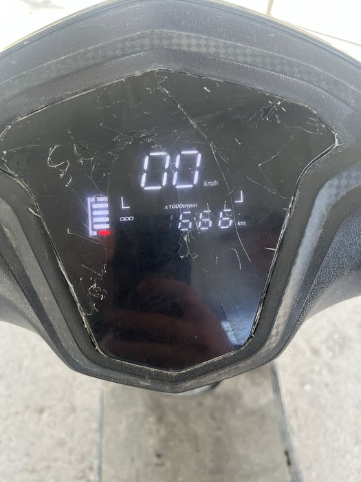 Скутер на ходу 125 кубовый