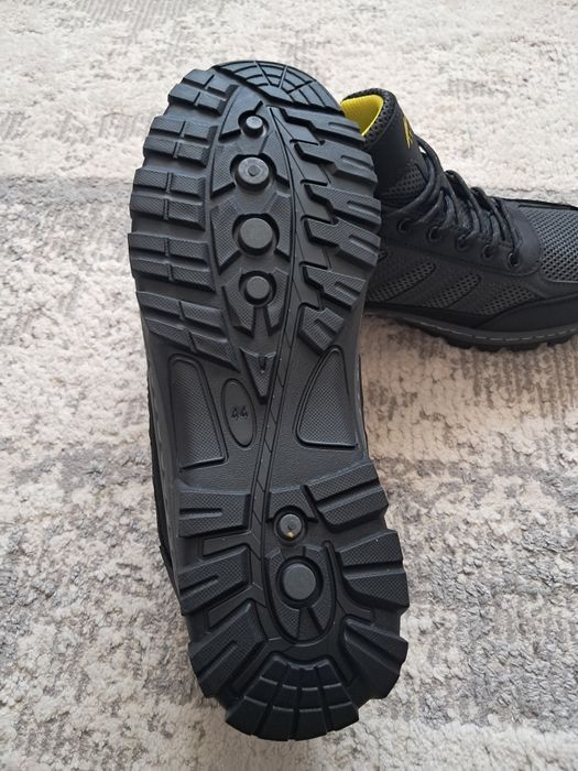 Продам кроссовки