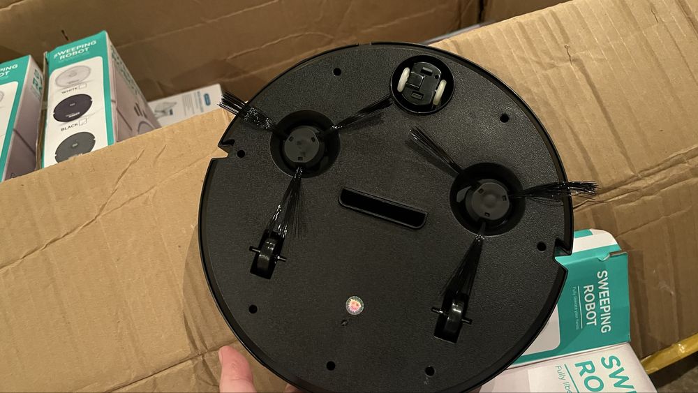 Робот пылесос черный