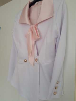 Бяло изискано сако.Уникална изработка.