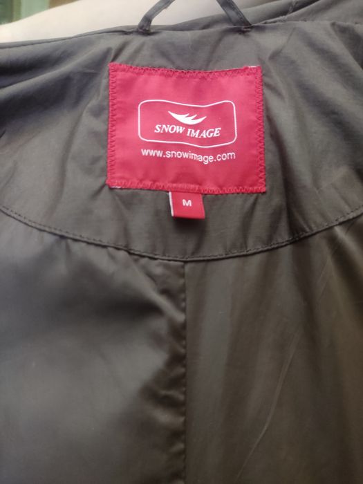 Пуховик женский с капюшоном.