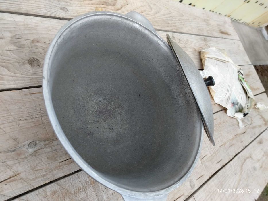 Казан чугунный.Средний размер