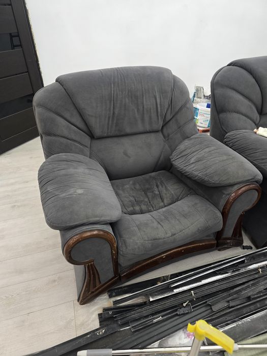 Диван с креслом серый