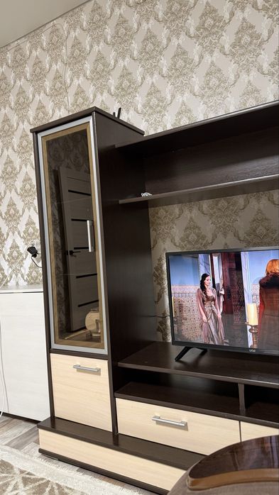 Стенка в гостиную в хорошем состоянии