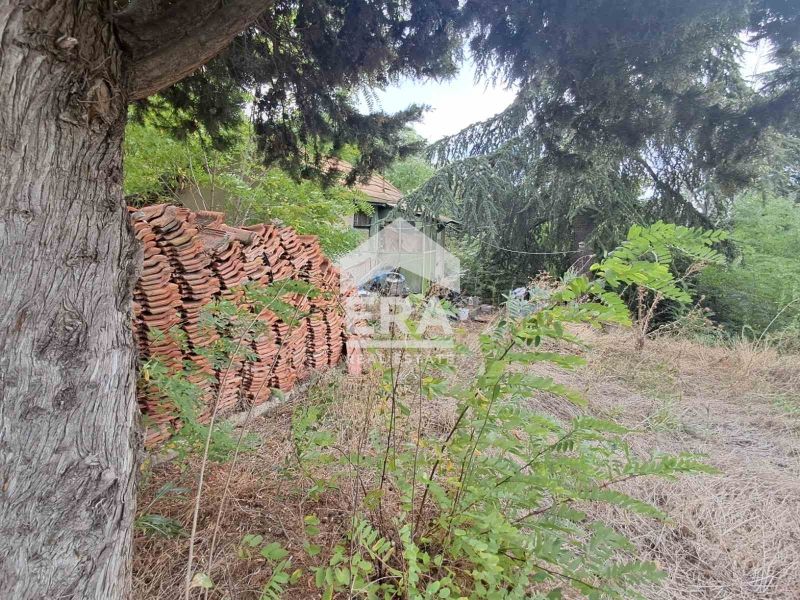 Ексклузивен, урегулиран поземлен имот за продажба, със законна тухлена