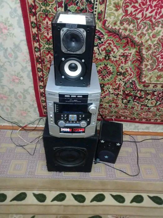 Продаю музыкальный центр