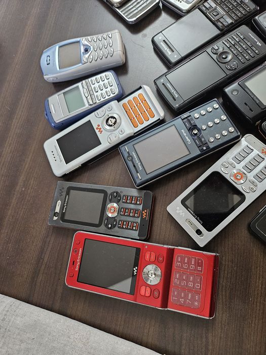 Sony Ericsson/ W20i, W395, W910, W580, W610, W302, W880, W902, K810