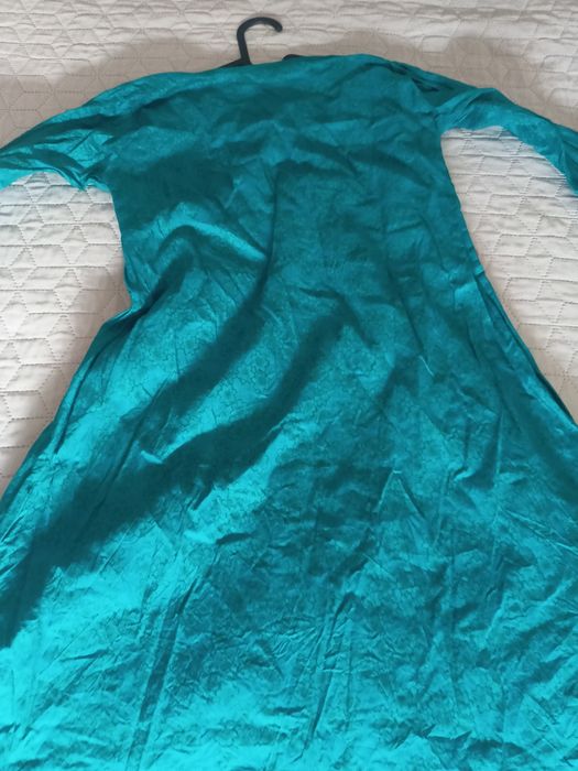 Рокля с флорални мотиви