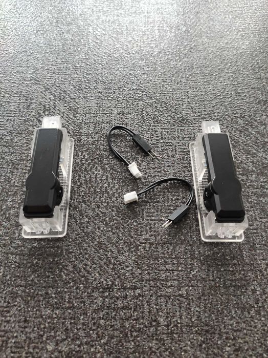 Proiectoare / Lumini LED pentru usi / portiere cu logo Mercedes / BMW