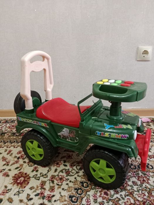 Продам толокар машинку