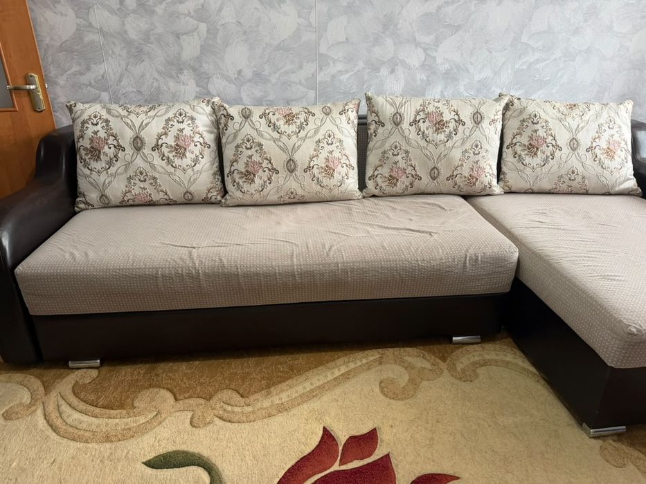 Диван в хорошем состоянии