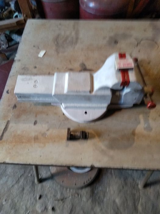 Продам тиски