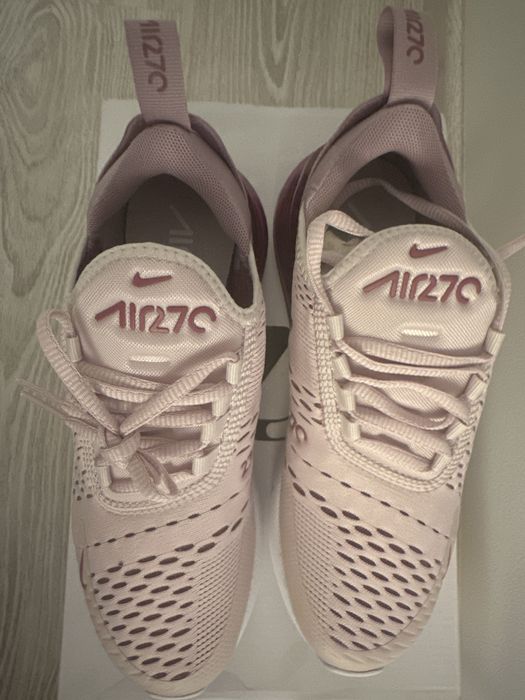 Nike Air Max 270 noi din UK