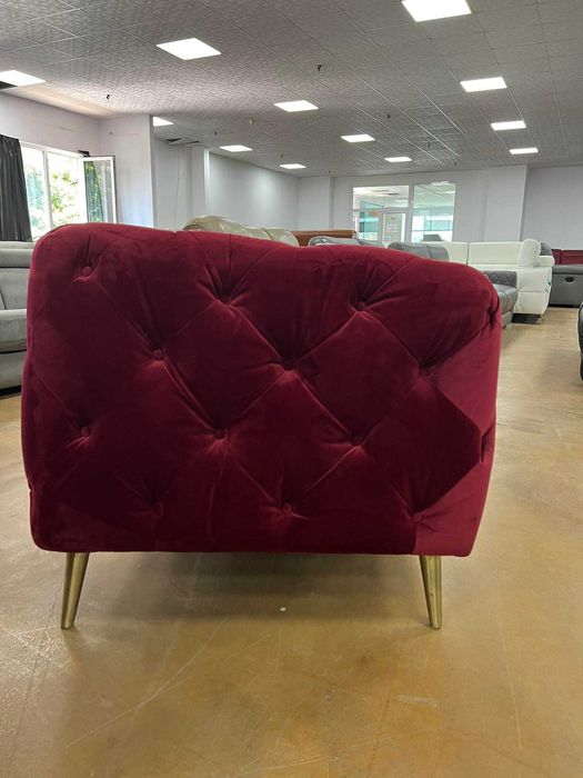 Бутиков Голям Пурпурно червен диван от плат Честърфийлд