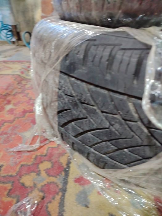 Продам шины  на трекер Малибу итд