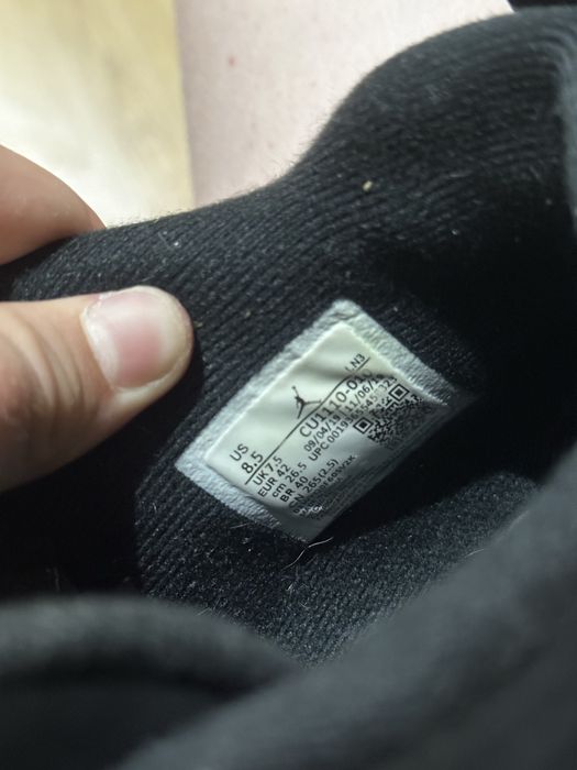 Jordan 4 black.