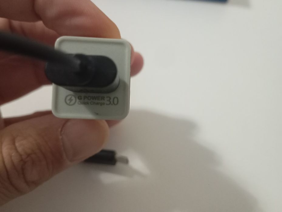 Продам зарядку от прикуривателя