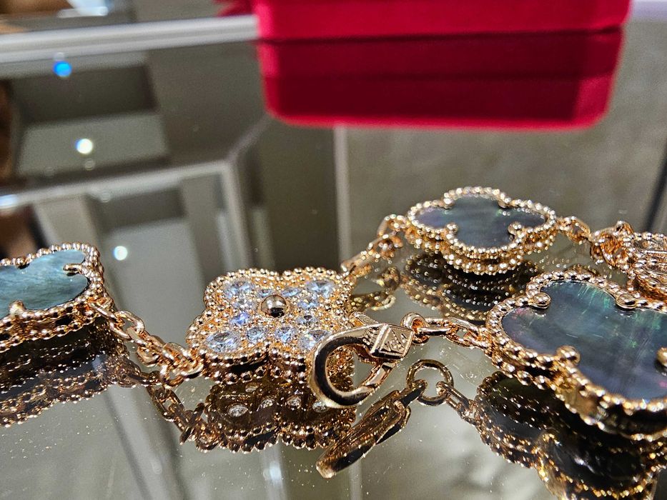 Van Cleef & Arpels VCA Rose Grey Mother Vintage Alhambra Дамска Гривна