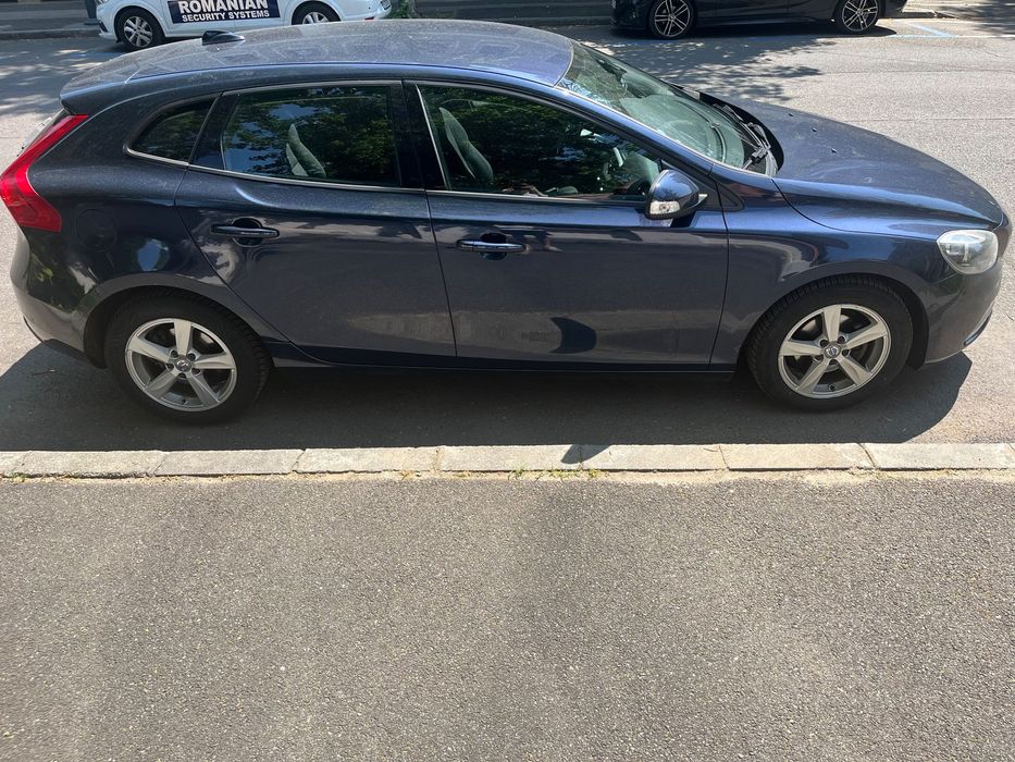 Volvo V40 D2 / 1.6 diesel / 2014 / Hatchback