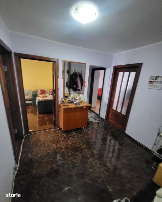 Apartament 3 camere decomandat, strada Mioriței