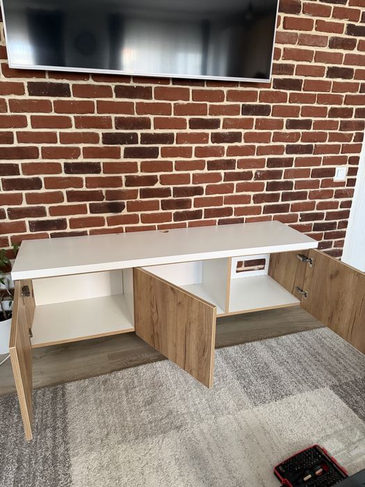 Comoda TV cu spatiu de depozitare