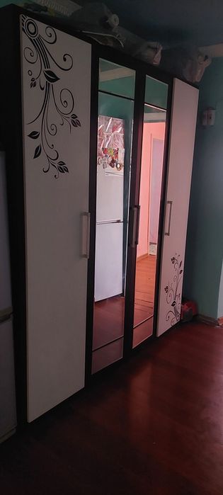 Сатылады срочна шкаф диван