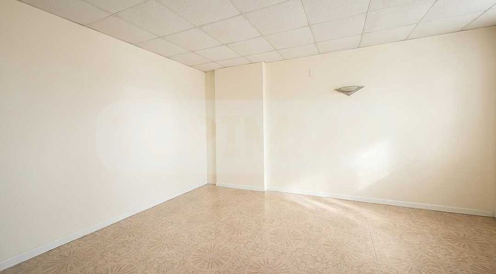 Сутеренен офис под наем с централна локация