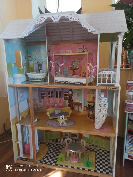 Дървена къща за кукли- Кайли KidKraft