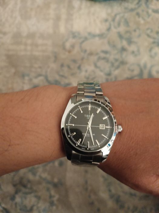 Продам кварцевые часы мужские