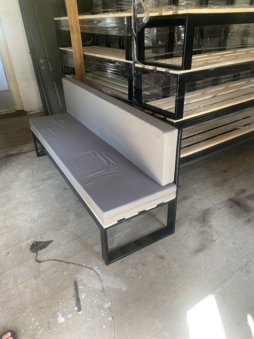 Mese cocktail si canapele pentru evenimente