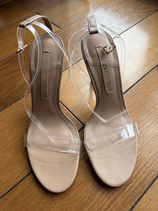 Елегантни сандали Zara