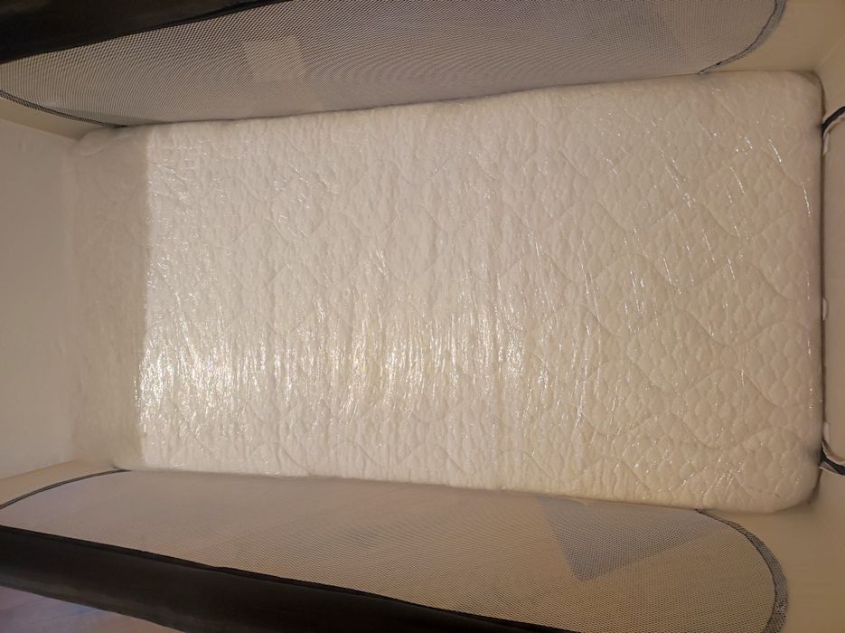 Детска кошара с матрак от мемори пяна, с размери  140 на 70