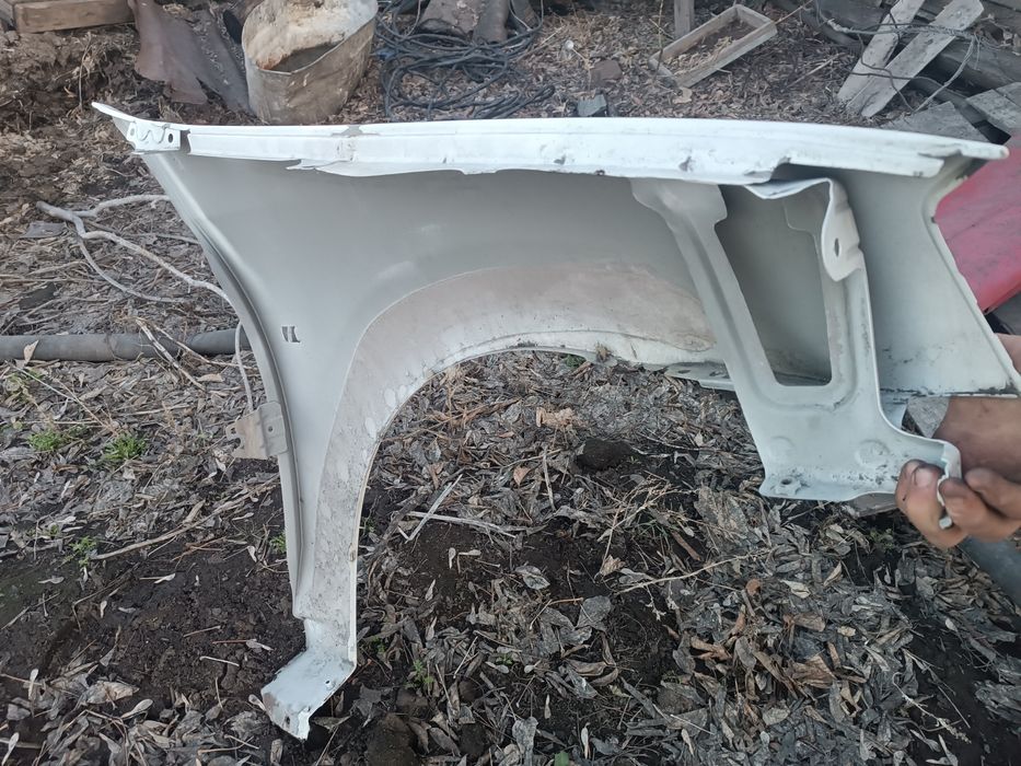 Два крыла левых на лада Ларгус 2017 год