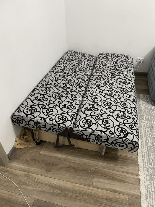 Отдам сломанный диван даром