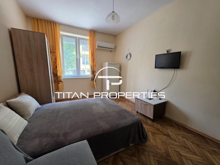 Дава се под наем Едностаен апартамент в Бургас, Център - 25 кв.м за 306 € - Снимка #1