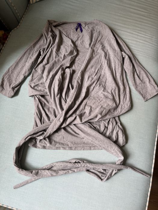 Блуза за мами за кърмене и гушкане на бебе кожа в кожа