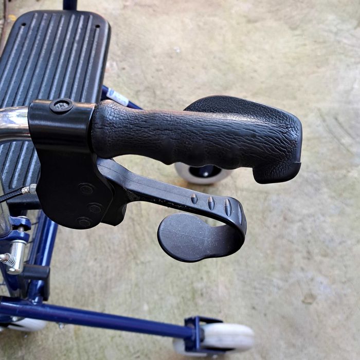 Проходилка за възрастни Ролатор