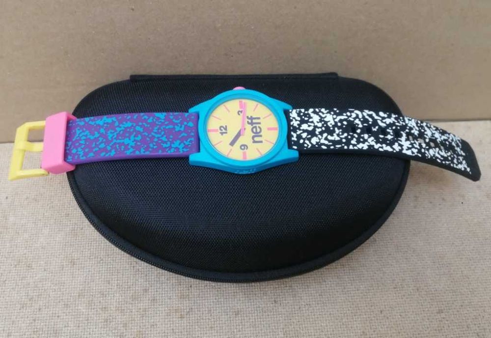 Супер свеж многоцветен часовник Neff Daily Watch