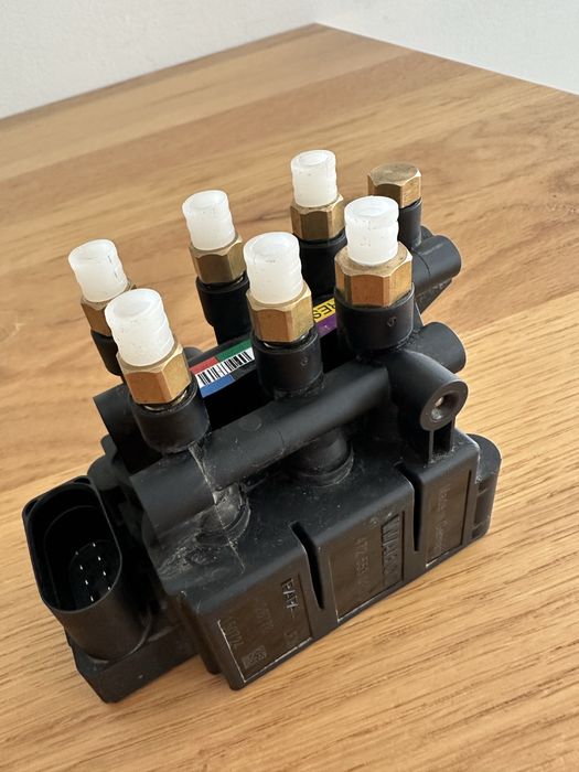 Bloc de valve compresor aer BMW Seria 7 G11 G12