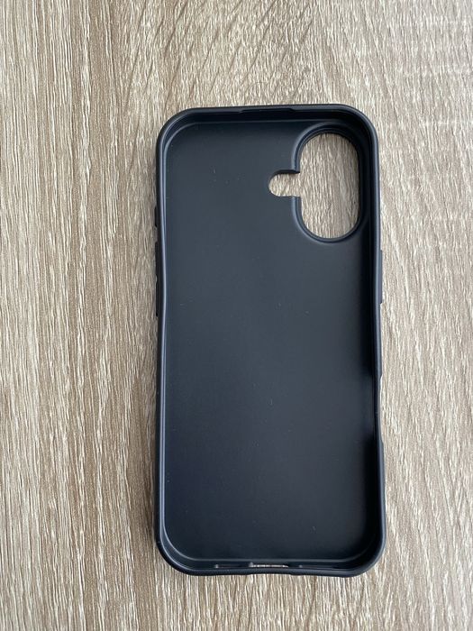 două huse pentru iPhone 17
