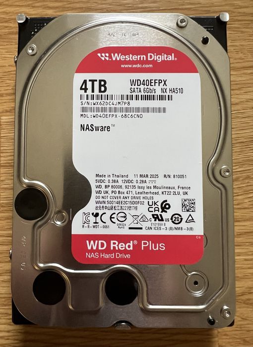 WD NASware, 4 Tb, 256mb cache si Seagate Ironwolf 12 tb, ca noi