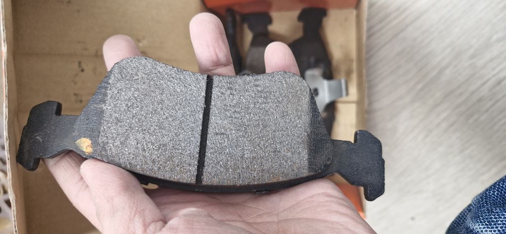 Колодки на авто передние