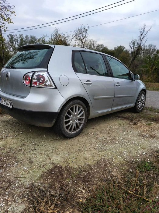 Volkswagen Golf 2005 diesel, 1.401 € — imagine 2