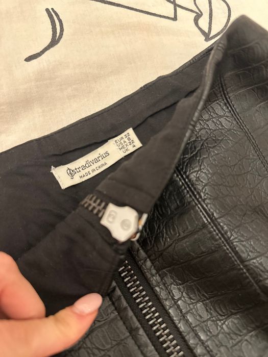 Къса кожена пола Stradivarius