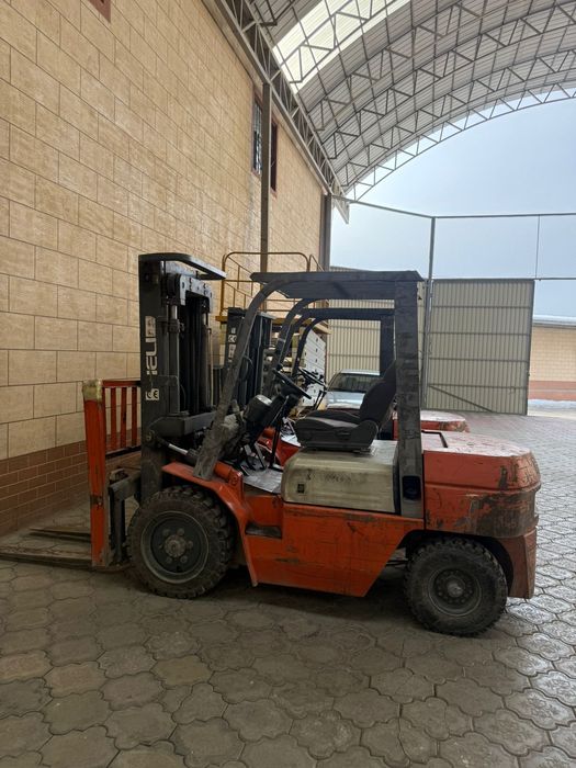 Продам Вилочный погрузчик Heli