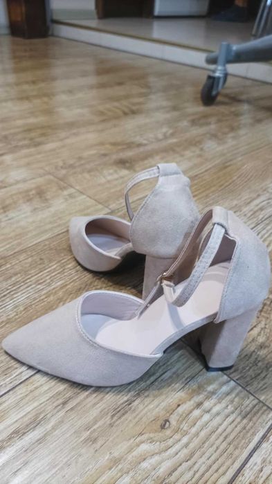 Елегантни дамски обувки